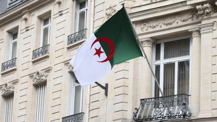 France durcit les conditions de voyage pour les dignitaires algériens : un nouveau tournant dans la crise diplomatique