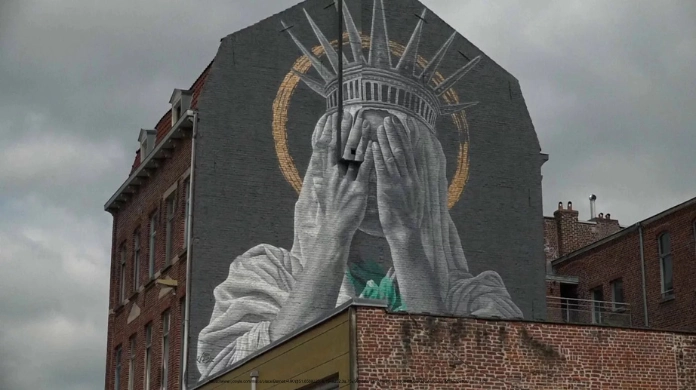 France: fresque de la Statue de la Liberté critiquant la politique migratoire de Trump