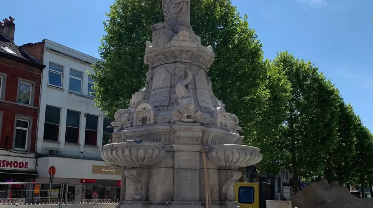 Dark Heart of Belgium Gate