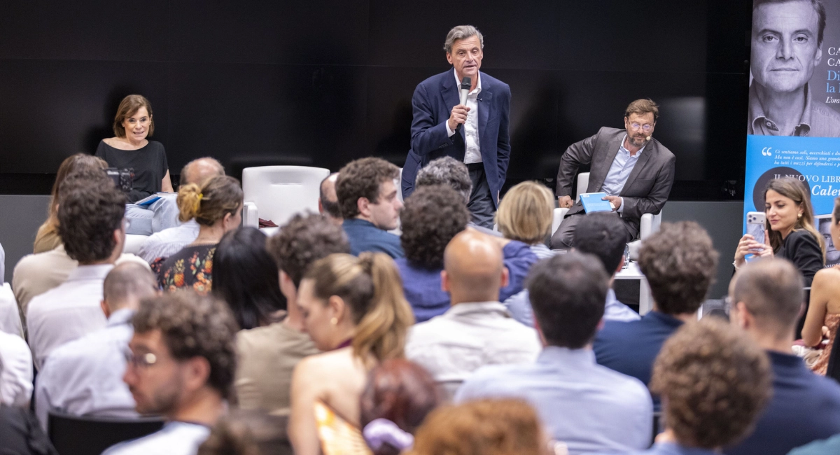 Titre de l’article :Calenda appelle à la création des États-Unis d’Europe lors d’un lancement de livre à Bruxelles